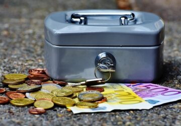 cashbox-1642989_640