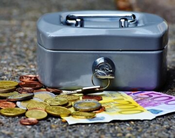 cashbox-1642989_640