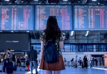 airport-2373727_1920-800x600